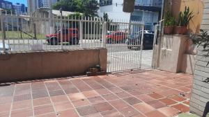 Apto de 1 dormitório com cama de casal,e um colchão extra,sala, cozinha e banheiro e wi-fi