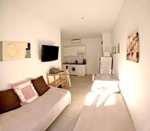 Appartements Residence Angela a 7 minutes a pieds du Palais, plage... : Appartement avec Balcon