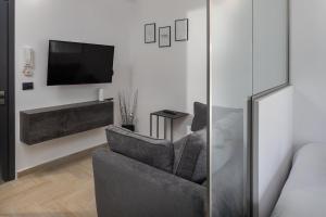 Kalliston Studio Her