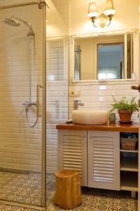 Elegant Lucici House with valley and sea view