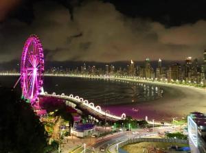 3 suites 2 vagas vista BC cartão postal