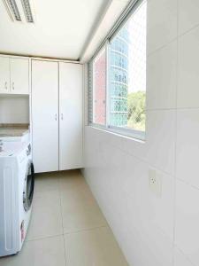 3 suites 2 vagas vista BC cartão postal