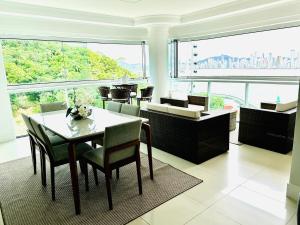 3 suites 2 vagas vista BC cartão postal