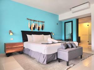 Mareazul Lovely Swim-up Family apartment and beach club