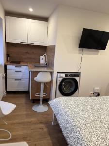 Simple & Stylish Studio