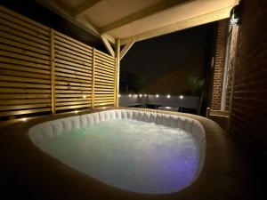 Hi spec Victorian apartment with Rooftop Hot tub