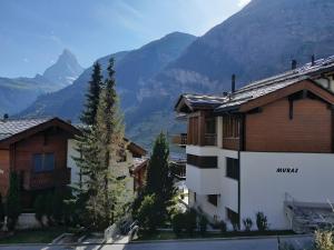 Modern self-catering apartment with Matterhorn views