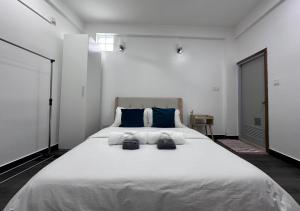 Riviera Cove - 1 bedroom apartment with living room & kitchen