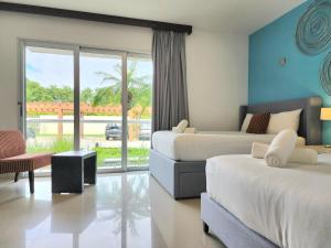 Mareazul Lovely Swim-up Family apartment and beach club