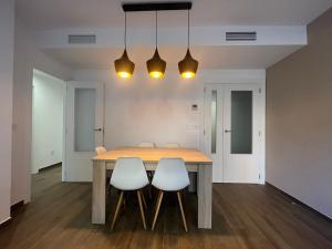 Moderno apartamento centrico con piscina y parking