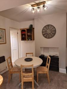 Charming Town Centre 2 Bed House