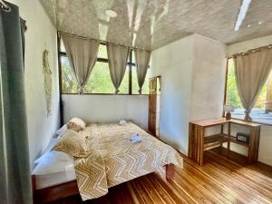 El Gato Rojas Surf Hostel