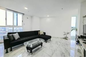 Sofa Bed Stay Rooftop Pool Gym, Avenida Balboa Next to Hilton