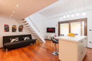 Open Space with Air Conditioning and Patio Privato img1