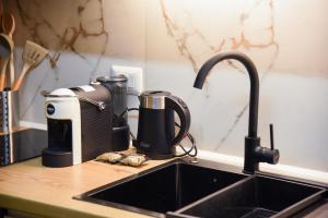 Finn Modern Seaside Apartment