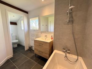 Maisons de vacances BEYTAN AL COUDER Stylish architect house with AC and private pool, village center, golf course and Dordogne river at easy walk : photos des chambres