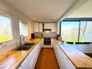 BEYTAN AL COUDER Stylish architect house with AC and private pool, village center, golf course and Dordogne river at easy walk