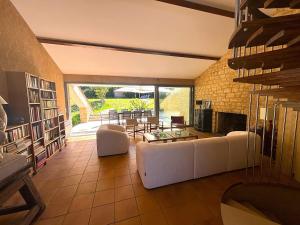Maisons de vacances BEYTAN AL COUDER Stylish architect house with AC and private pool, village center, golf course and Dordogne river at easy walk : photos des chambres