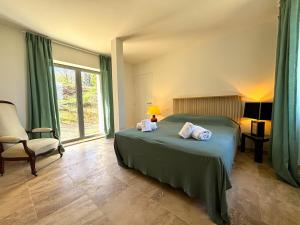 Maisons de vacances BEYTAN AL COUDER Stylish architect house with AC and private pool, village center, golf course and Dordogne river at easy walk : photos des chambres