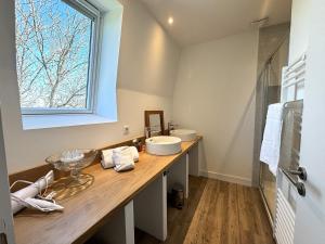Maisons de vacances BEYTAN AL COUDER Stylish architect house with AC and private pool, village center, golf course and Dordogne river at easy walk : photos des chambres
