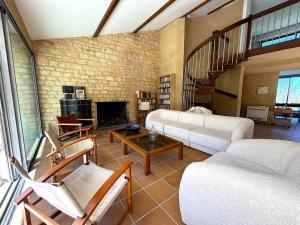 Maisons de vacances BEYTAN AL COUDER Stylish architect house with AC and private pool, village center, golf course and Dordogne river at easy walk : photos des chambres