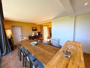 Maisons de vacances BEYTAN AL COUDER Stylish architect house with AC and private pool, village center, golf course and Dordogne river at easy walk : photos des chambres