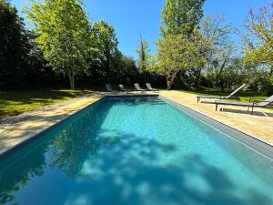 Maisons de vacances BEYTAN AL COUDER Stylish architect house with AC and private pool, village center, golf course and Dordogne river at easy walk : photos des chambres