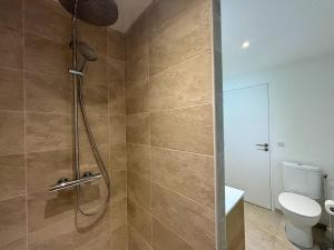 Maisons de vacances BEYTAN AL COUDER Stylish architect house with AC and private pool, village center, golf course and Dordogne river at easy walk : photos des chambres