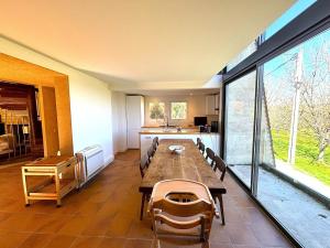 Maisons de vacances BEYTAN AL COUDER Stylish architect house with AC and private pool, village center, golf course and Dordogne river at easy walk : Maison 6 Chambres