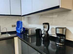 Studio & 2B - Volaire Suites