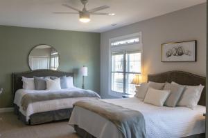 Penthouse Suite Right in the Heart of Downtown - Trackside