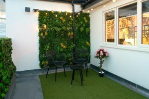 Luxury Home Sleep 8 SAUNA, LONG STAYS ,WIFI , NETFLIX, BALCONY- CONTRACTORS WELCOME-HAVEN4u