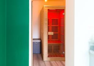 Luxury Home Sleep 8 SAUNA, LONG STAYS ,WIFI , NETFLIX, BALCONY- CONTRACTORS WELCOME-HAVEN4u