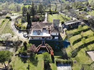 GITE de LAS TREILLES - Cayriech