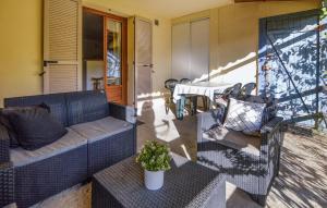 Appartements Awesome Apartment In Sarrola Carcopino : photos des chambres