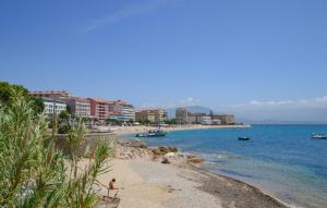 Appartements Awesome Apartment In Sarrola Carcopino : photos des chambres