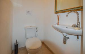 Appartements Awesome Apartment In Sarrola Carcopino : photos des chambres