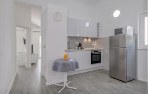 1 Bedroom Stunning Apartment In Trogir 