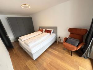 Beautiful Sunny New 1 Bed Apt (2.5Zim). Ski inout