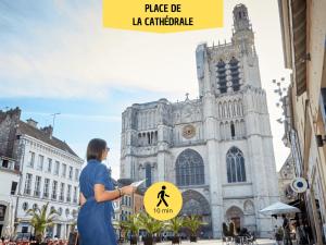 Appartements Le Saint Savinien - By 69ALSACELO - Patio Prive - Ideal Couple & Pros - Canape convertible - Centre Ville - WiFi Fibre - Check-in Autonome - Parking Facile & Gratuit : photos des chambres