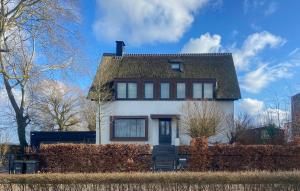 Beautiful Home In Loosdrecht With Wifi