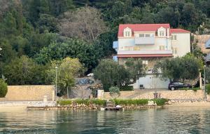 Three-Bedroom Apartment In Slano