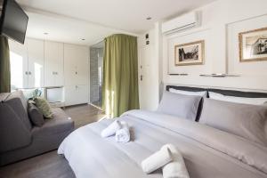 ROKOS SUPERIOR DOWNTOWN ROOMS - comfortable rooms with private bathrooms - perfect location for exploring Diocletians Palace and the gastronomy of Split within walking distance