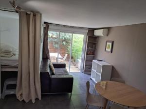 Hameau du Puech, rez-de-jardin avec parking et clim