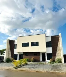 CasaTua Suriname New 4 Bedroom townhouse 14A - Clevia