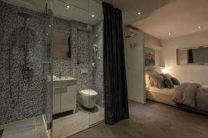ROKOS SUPERIOR DOWNTOWN ROOMS - comfortable rooms with private bathrooms - perfect location for exploring Diocletians Palace and the gastronomy of Split within walking distance