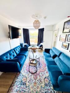 Spacious Home, Walk to City Centre & Free Parking