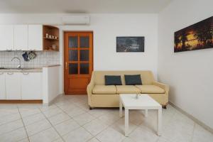 House for 12 people close to the sea