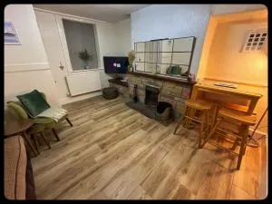 Golygfa'r Orsaf Snowdonia national park, Bala lake - Llanuwchllyn