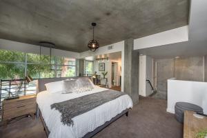 King Size Luxury Loft Petco-Park-Downtown SD